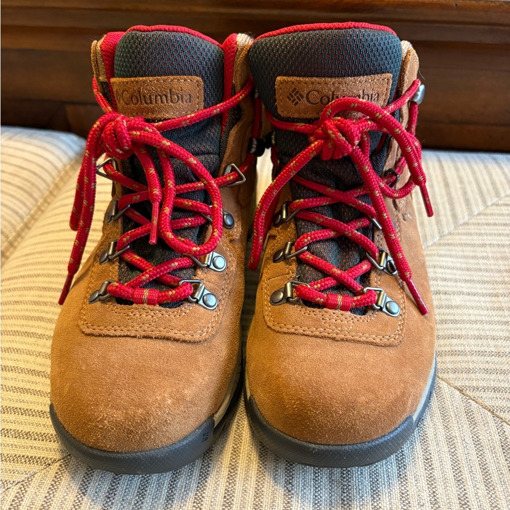 Columbia Brown Lace-Up Boots with Red Laces